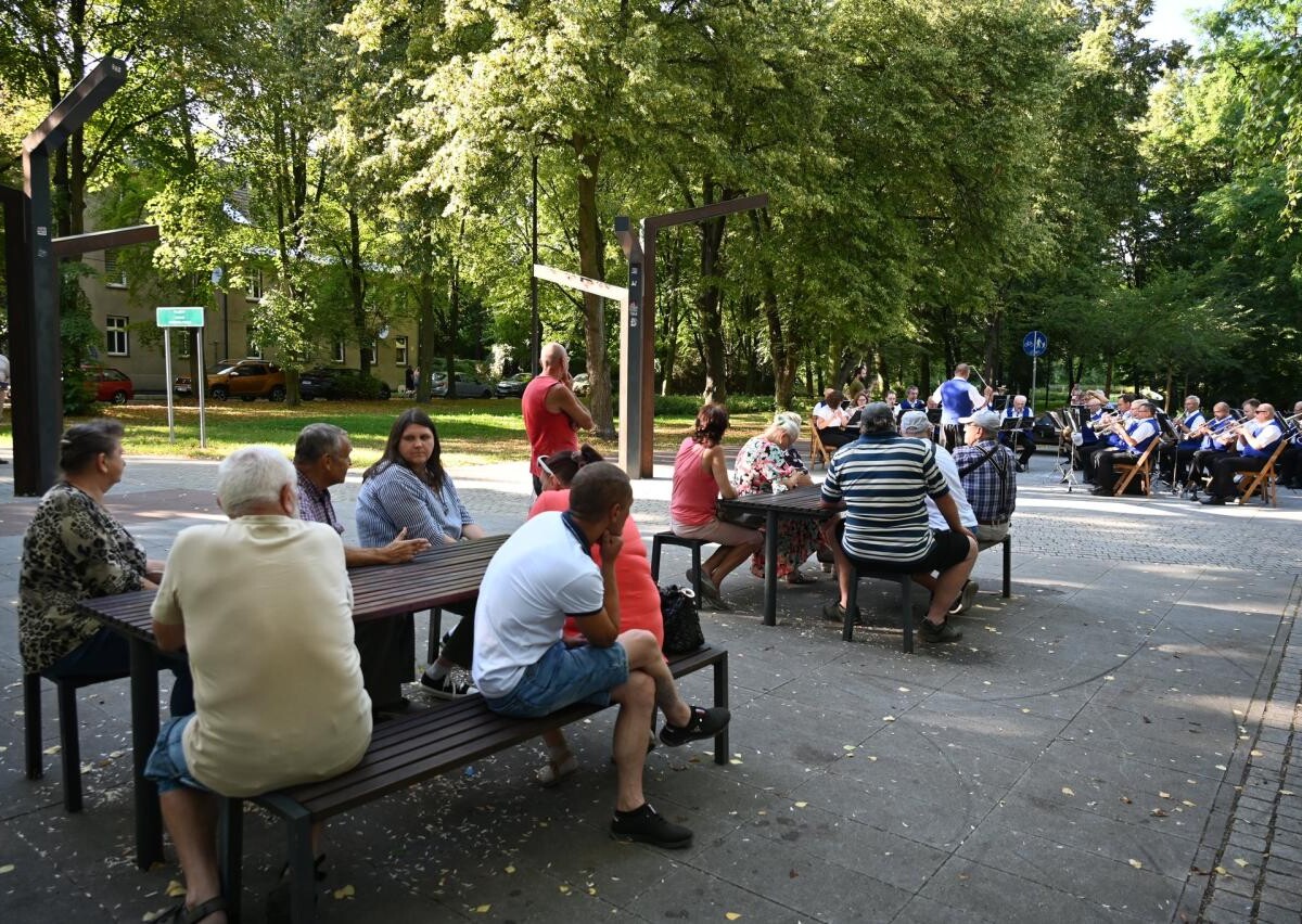Ostatni koncert promenadowy w Rudzie Śląskiej przyciągnął mieszkańców na planty / fot. UM Ruda Śląska
