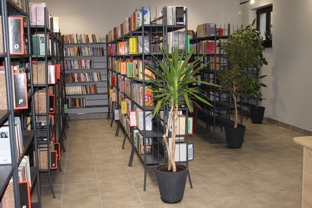 Wczoraj "Twórczym piątkiem na Ficinusie" została zainaugurowana działalność Biblioteki na zabytkowym osiedlu robotniczym przy ul. Kubiny 24. W budynku po modernizacji znajduje się wypożyczalnia centralna, wypożyczalnia dla dzieci, czytelnia czasopism, ekspozycja muzealna, punkt informacyjny oraz sala animacyjna.