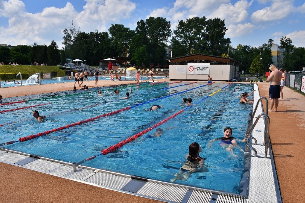 Basen letni w Rudzie Śląskiej oficjalnie otwarty! / fot. Jacek Knapik