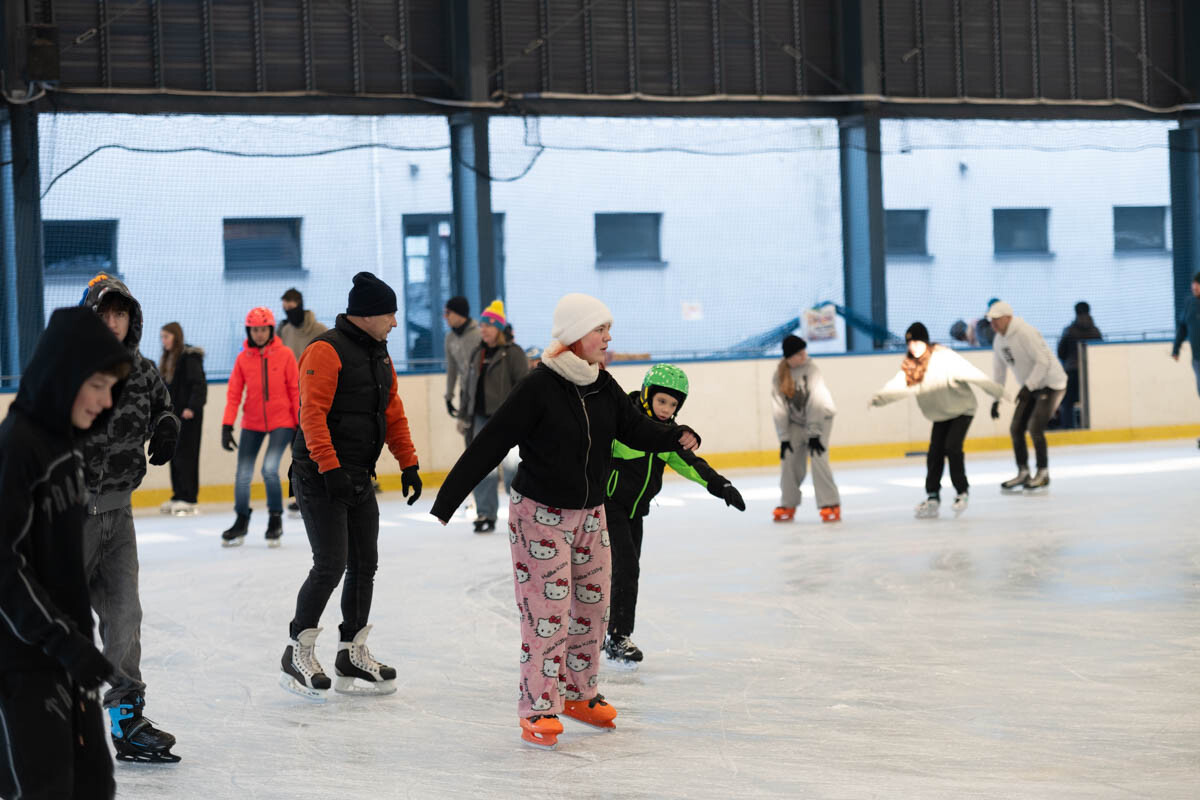Sezon łyżwiarski oficjalnie rozpoczęty! Za nami otwarcie lodowiska na Burloch Arenie [FOTO / fot. Marek Faber
