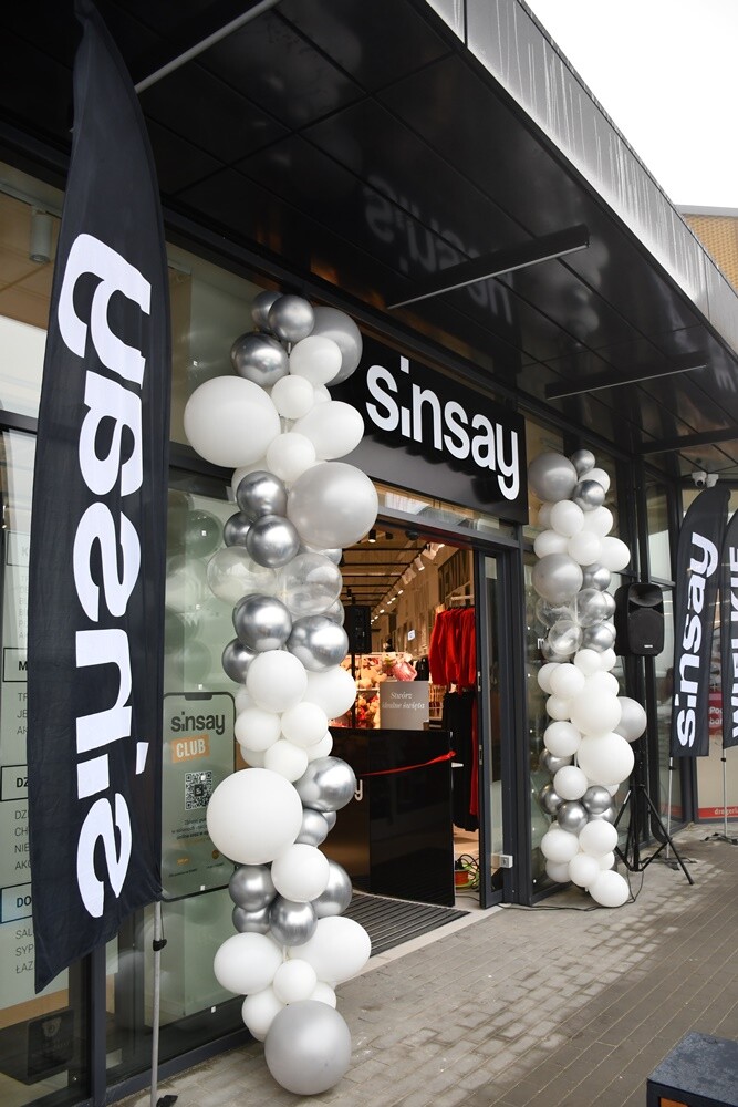 Otwarcie nowego parku handlowego w Czarnym Lesie.