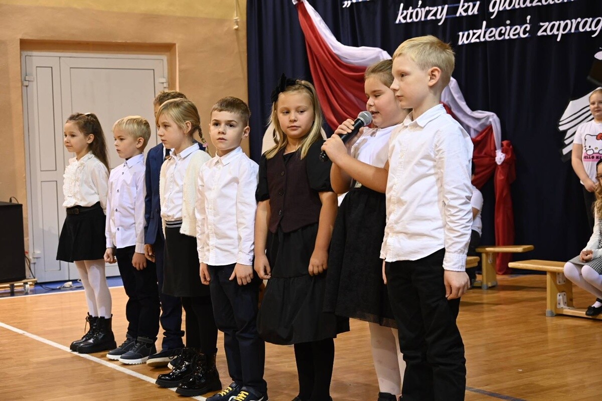 Pasowanie pierwszoklasistów na uczniów w Szkole Podstawowej nr 8. / fot. UM Ruda Śląska