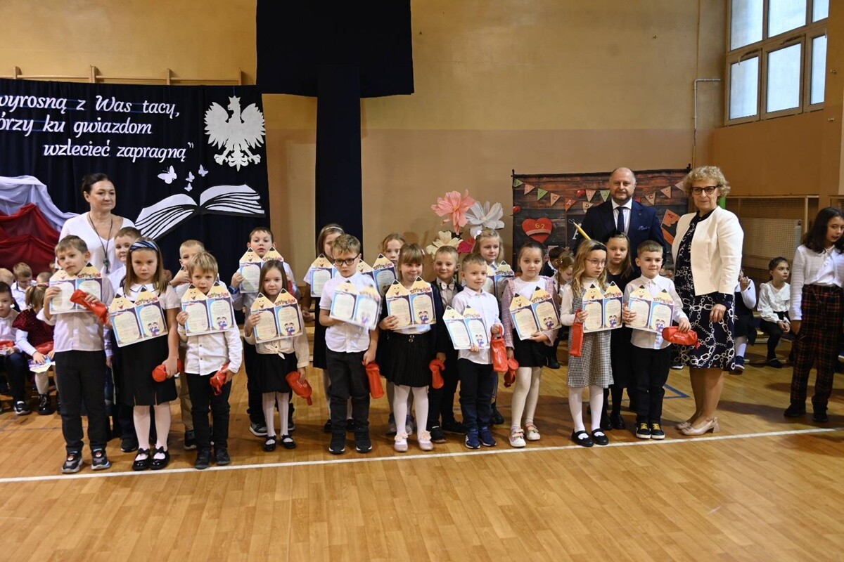 Pasowanie pierwszoklasistów na uczniów w Szkole Podstawowej nr 8. / fot. UM Ruda Śląska