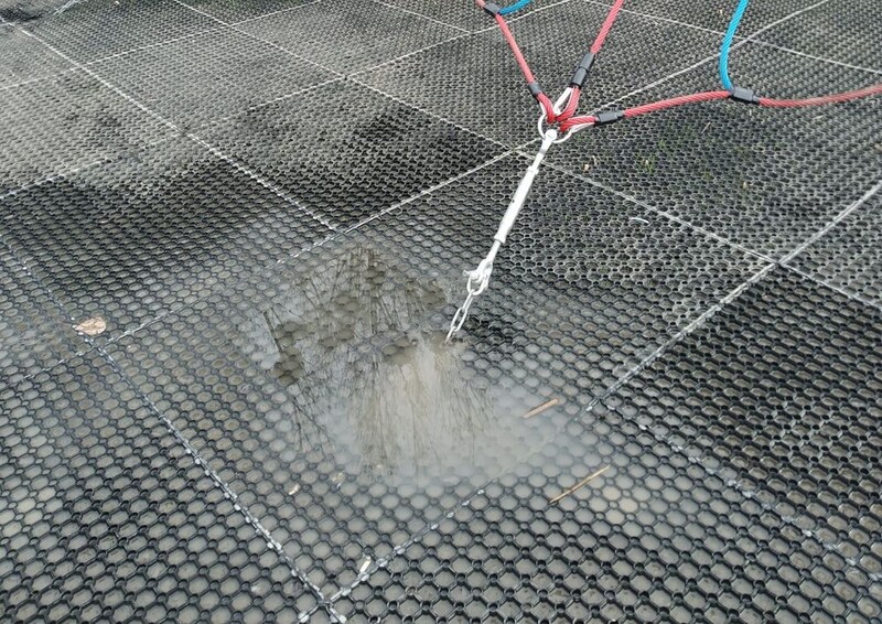 Pierwsze problemy nowego placu zabaw na Burloch Arenie. Podłoże się zapada!