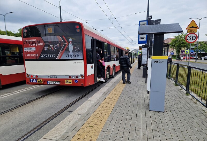 Pierwsze solarne biletomaty uruchomione w GZM