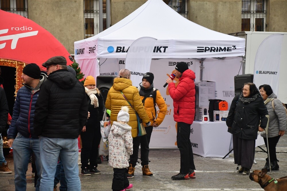 Za nami pierwszy dzień Rudzkiego Kiermaszu Świątecznego z przystankiem Świątecznego konwoju Radia ZET. Na mieszkańców Rudy Śląskiej na rynku czekało wczoraj wiele atrakcji. 

fot. Jacek Knapik