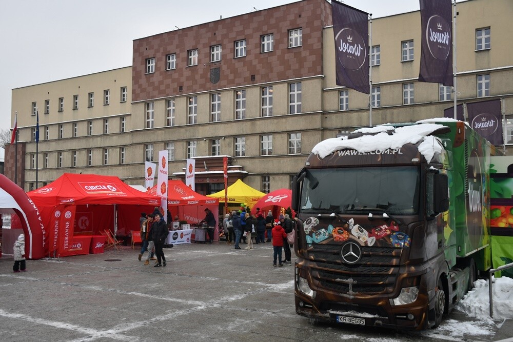 Za nami pierwszy dzień Rudzkiego Kiermaszu Świątecznego z przystankiem Świątecznego konwoju Radia ZET. Na mieszkańców Rudy Śląskiej na rynku czekało wczoraj wiele atrakcji. 

fot. Jacek Knapik