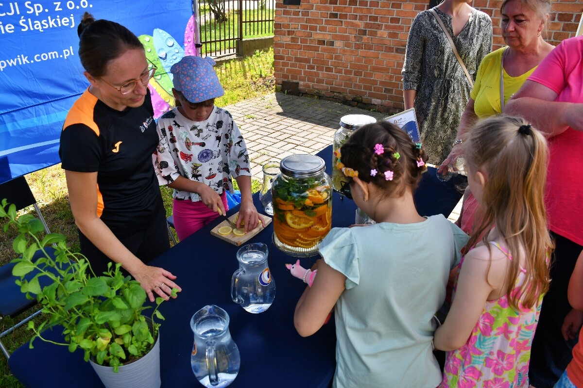 Znów zapachniało chlebem w Rudzie! Przy zabytkowym piekaroku odbył się piknik wiosenny. 

fot. Jacek Knapik