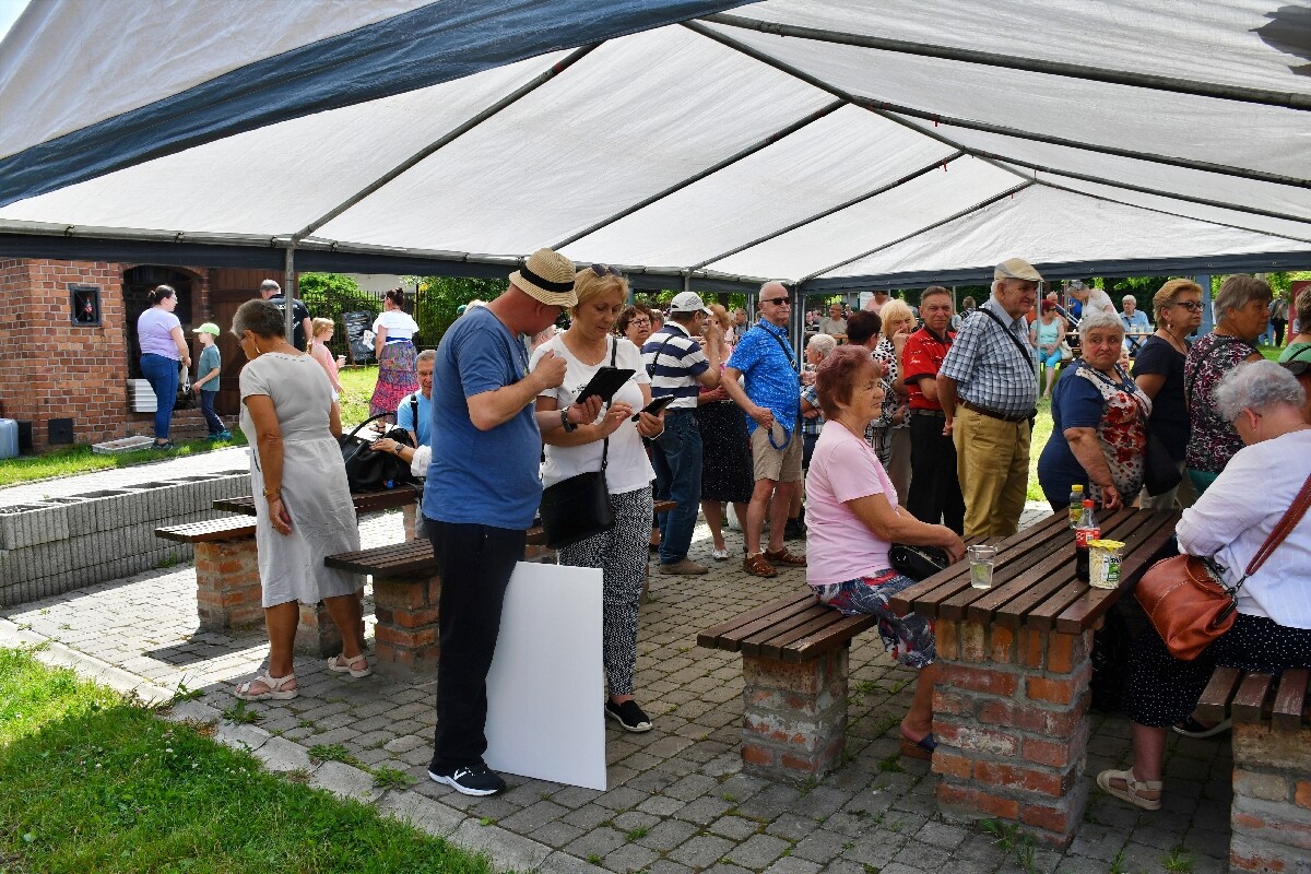 Znów zapachniało chlebem w Rudzie! Przy zabytkowym piekaroku odbył się piknik wiosenny. 

fot. Jacek Knapik
