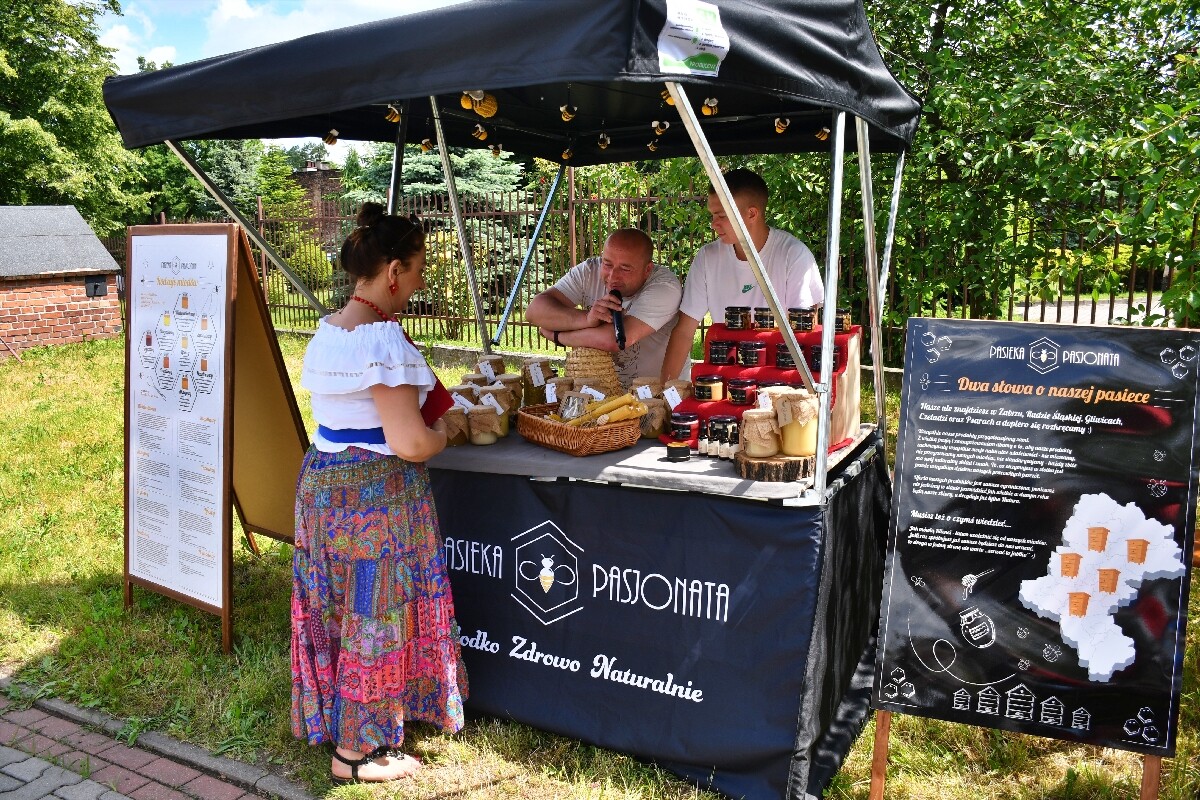 Znów zapachniało chlebem w Rudzie! Przy zabytkowym piekaroku odbył się piknik wiosenny. 

fot. Jacek Knapik
