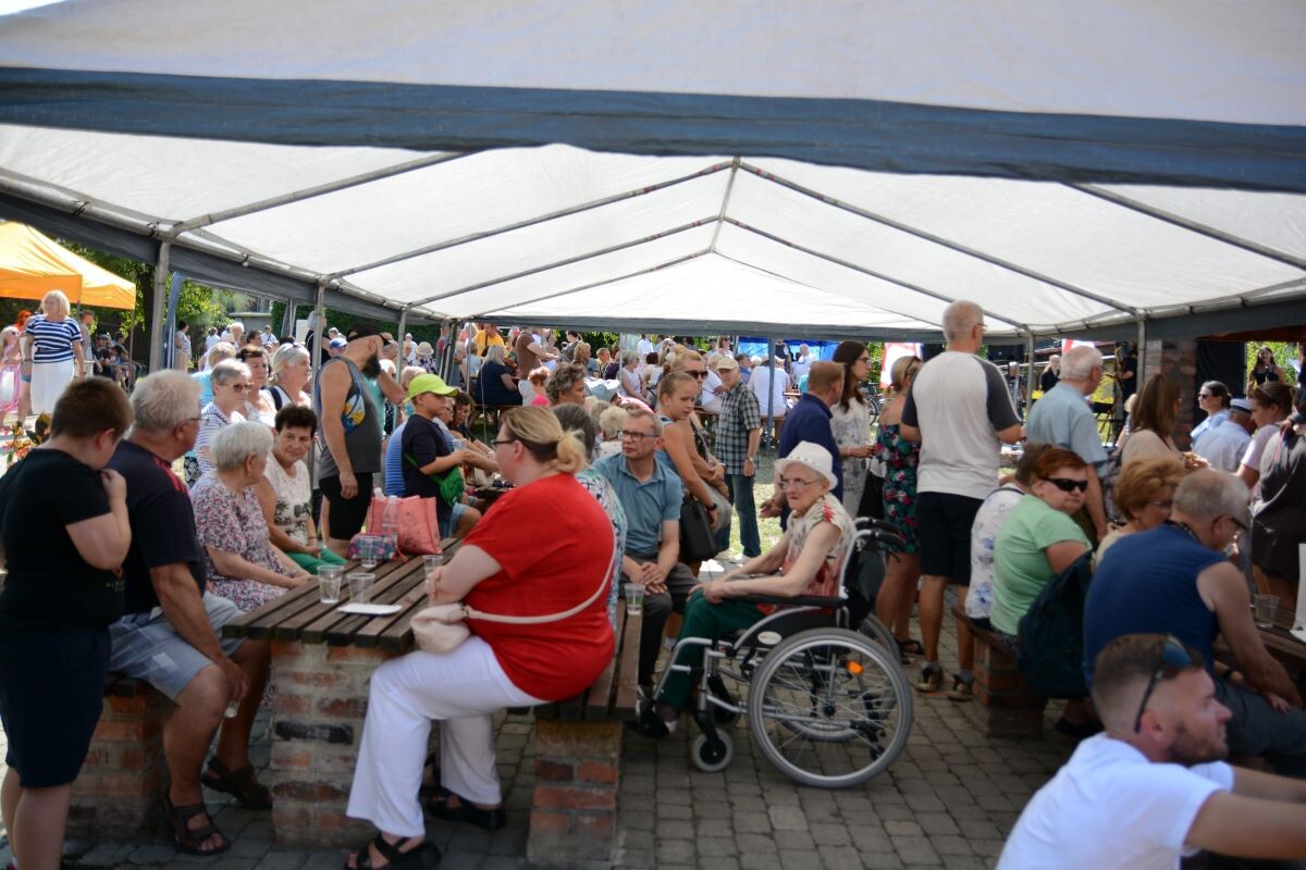 Za nami Muzyczny Piknik przy rudzkim Piekaroku! Wydarzenie obfitowało w wiele atrakcji, a to wszystko w okolicy ostatniego w regionie czynnego pieca chlebowego — zabytkowego "Piekaroka". / fot. Marek Faber