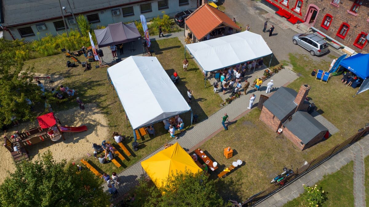 Za nami Muzyczny Piknik przy rudzkim Piekaroku! Wydarzenie obfitowało w wiele atrakcji, a to wszystko w okolicy ostatniego w regionie czynnego pieca chlebowego — zabytkowego "Piekaroka". / fot. Marek Faber