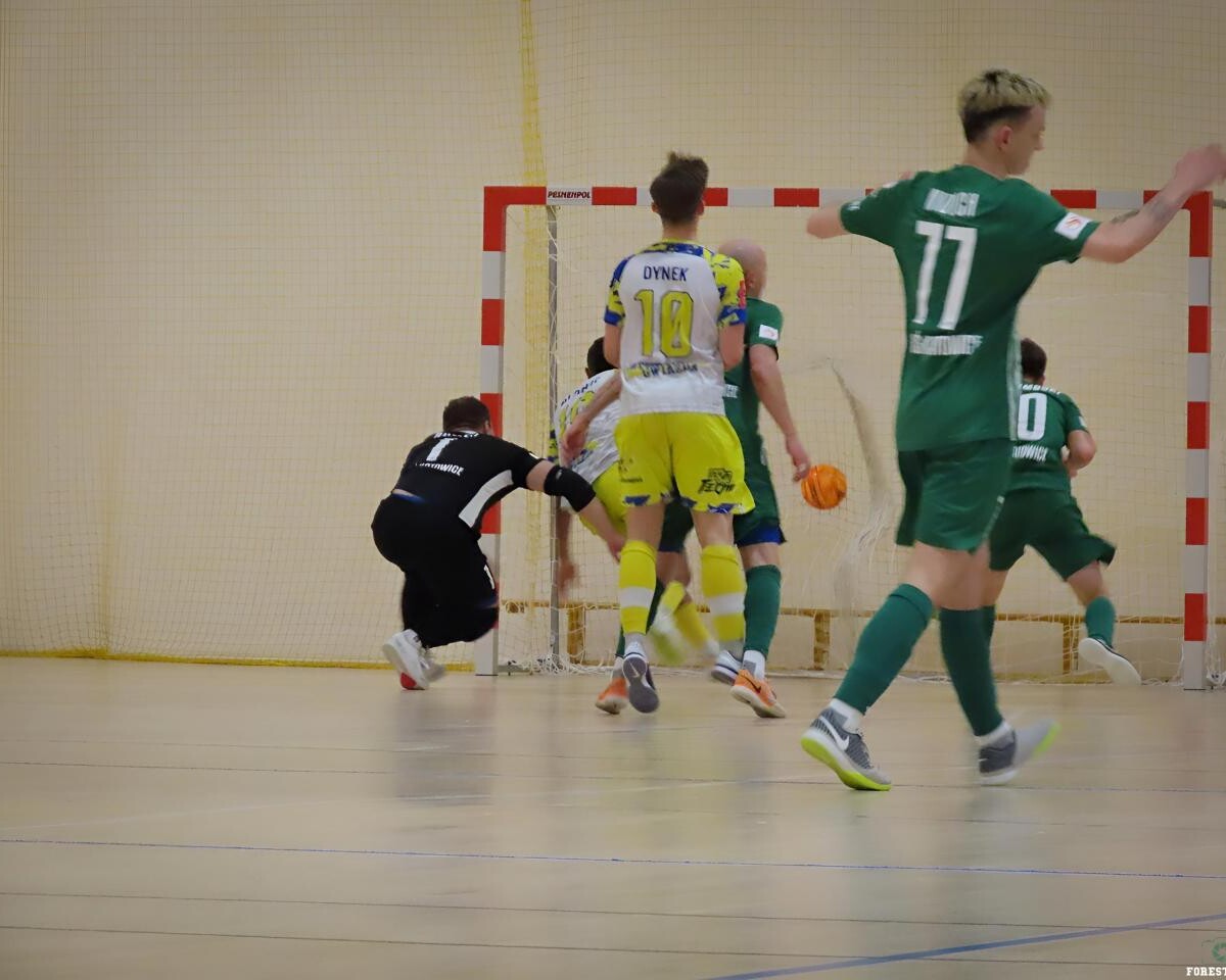 Rozpędzony lider tabeli PKO Gwiazda Ruda Śląska pokonuje wicelidera tabeli AZS Uniwersytet Śląski Katowice aż 7-0!