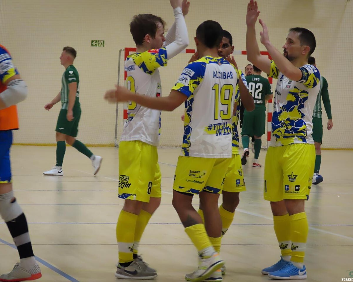 Rozpędzony lider tabeli PKO Gwiazda Ruda Śląska pokonuje wicelidera tabeli AZS Uniwersytet Śląski Katowice aż 7-0!