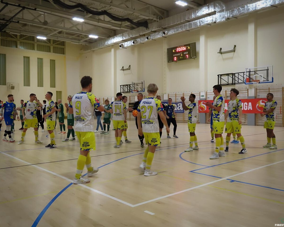 Rozpędzony lider tabeli PKO Gwiazda Ruda Śląska pokonuje wicelidera tabeli AZS Uniwersytet Śląski Katowice aż 7-0!