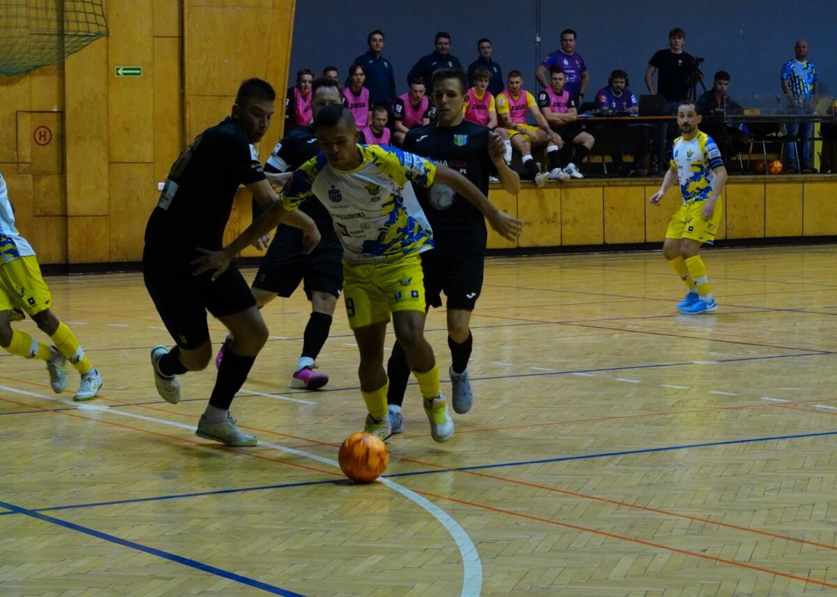 PKO Gwiazda Ruda Śląska odnosi spektakularne zwycięstwo 7-3 nad FC Silesia Box Siemianowice Śląskie w 8. Kolejce Polskiej Ligi Futsalu / fot. Marek Mazur