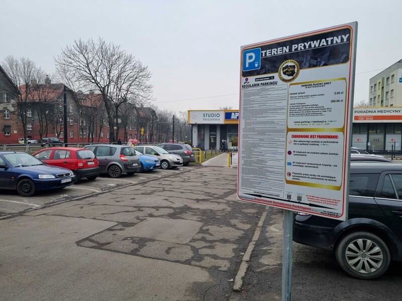 Płatne parkingi przy szpitalu. Mamy komentarz właściciela terenów!