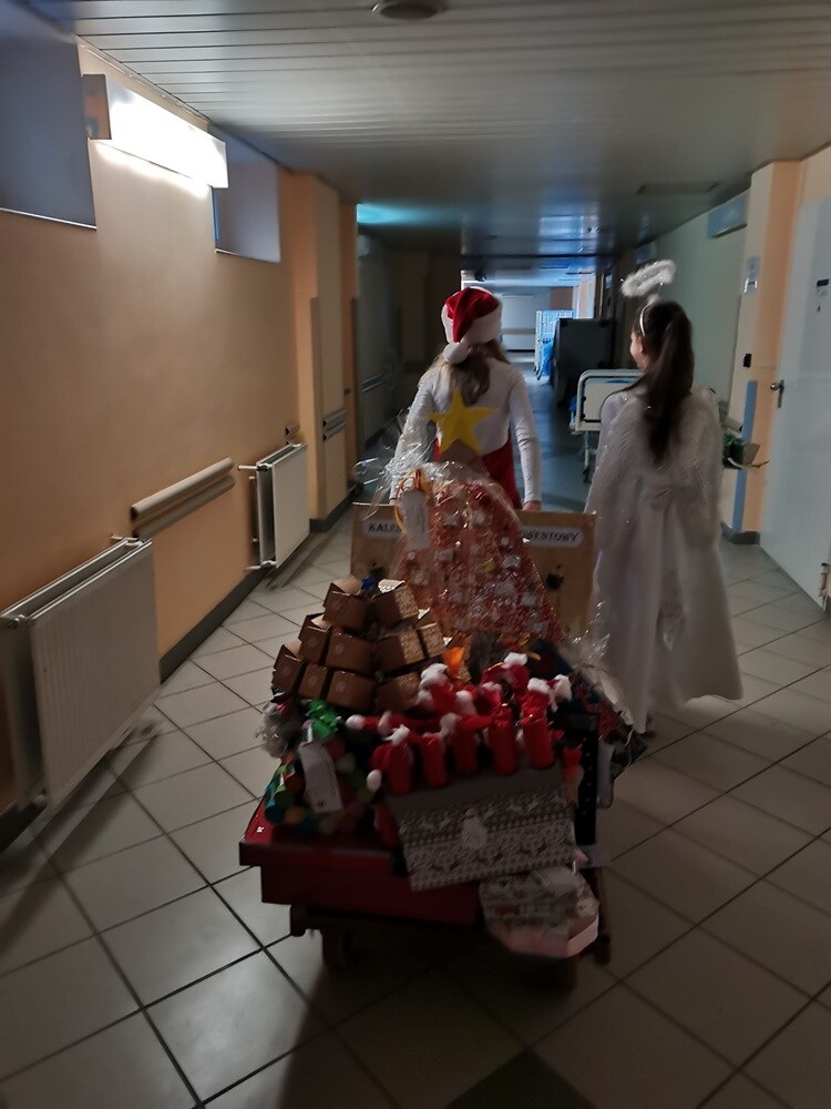 3 grudnia odbył się finał akcji charytatywnej "Podaruj uśmiech dzieciom w szpitalu". Mali pacjenci Górnośląskiego Centrum Zdrowia Dziecka im. św. Jana Pawła II w Katowicach otrzymały wspaniałe, ręcznie robione kalendarze adwentowe wypełnione słodyczami!