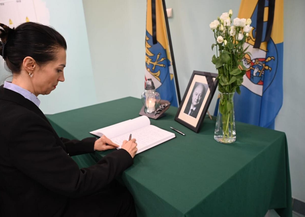 Dziś, Ruda Śląska pożegnała swojego byłego prezydenta, Andrzeja Stanię, który zmarł w wieku 76 lat. Uroczystości odbyły się w parafii Trójcy Przenajświętszej w Kochłowicach/ fot. Michał Pierończyk FB