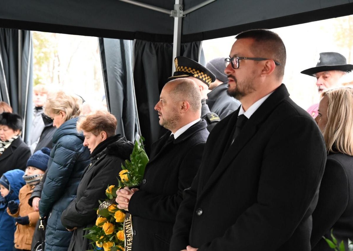 Dziś, Ruda Śląska pożegnała swojego byłego prezydenta, Andrzeja Stanię, który zmarł w wieku 76 lat. Uroczystości odbyły się w parafii Trójcy Przenajświętszej w Kochłowicach/ fot. Michał Pierończyk FB
