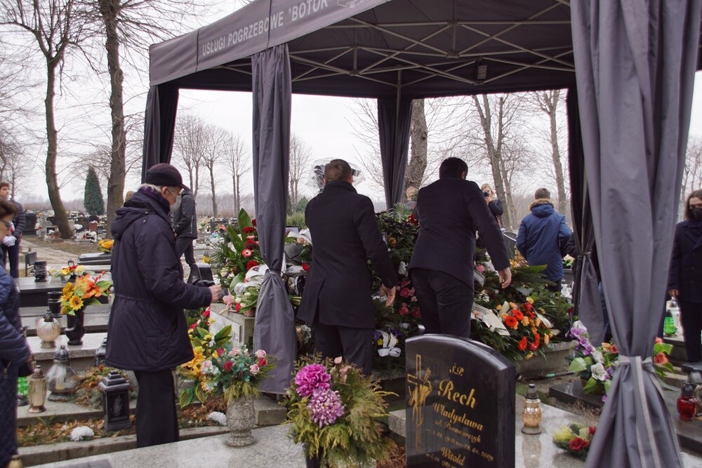 Rudzianie pożegnali Elżbietę Żurek - nauczycielkę i społeczniczkę. Organizował wiele akcji charytatywnych, dzięki czemu pomogła wielu osobom.