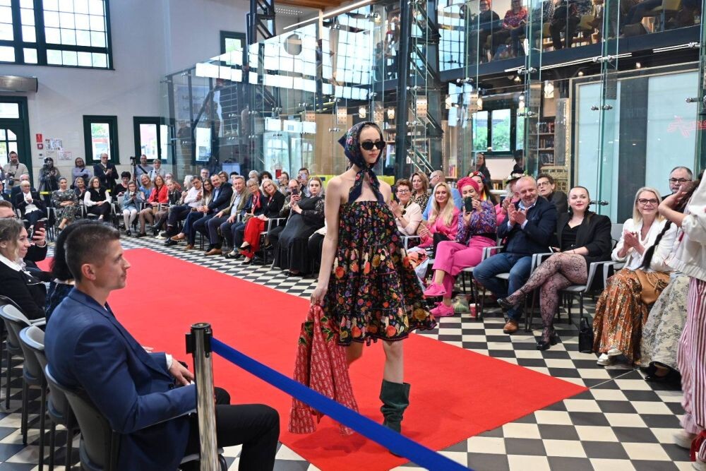 „Podszyte Folklorem” – wyjątkowy pokaz mody w Stacji Biblioteka/fot. FB Michał Pierończyk, FB Anna Krzysteczko