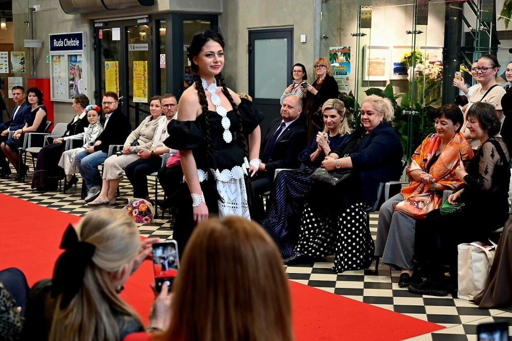 „Podszyte Folklorem” – wyjątkowy pokaz mody w Stacji Biblioteka/fot. FB Michał Pierończyk, FB Anna Krzysteczko