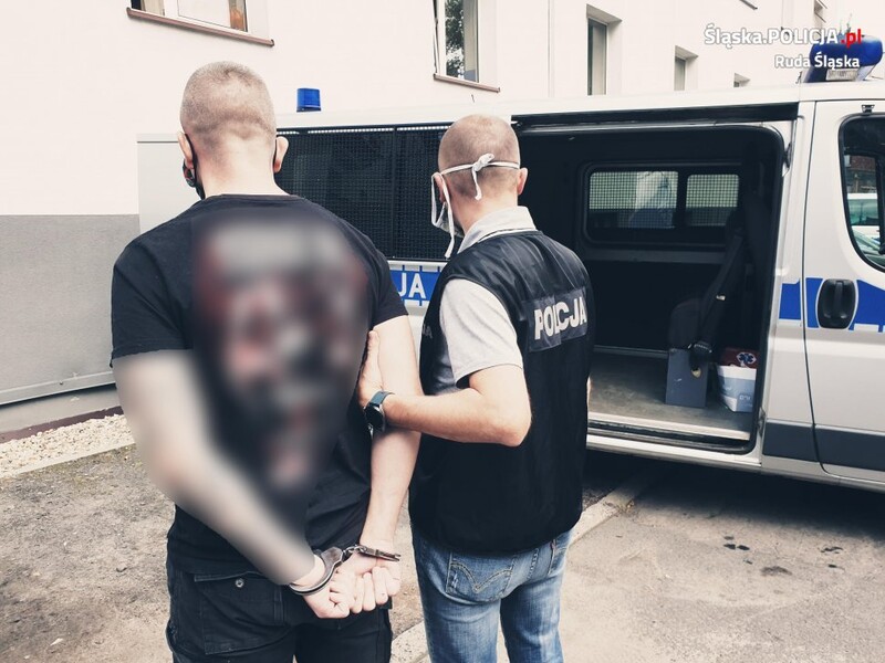 Policjanci z Rudy Śląskiej zatrzymali 4 mężczyzn oszukujących metodą "na policjanta"