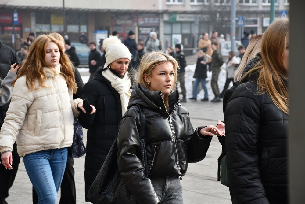 Maturzyści zatańczyli poloneza na rynku w Rudzie Śląskiej.