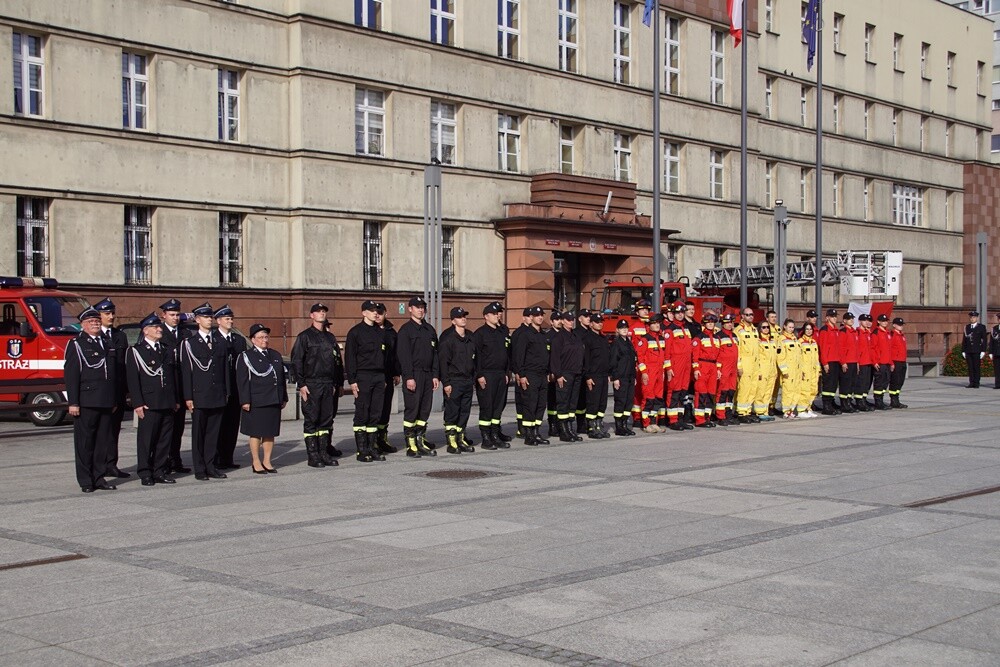 Nowy samochód ratowniczo – gaśniczy zasilił flotę OSP Ruda Śląska.