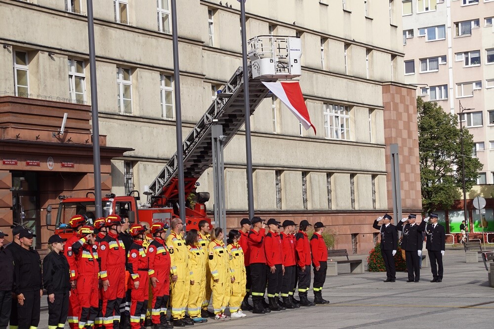 Nowy samochód ratowniczo – gaśniczy zasilił flotę OSP Ruda Śląska.
