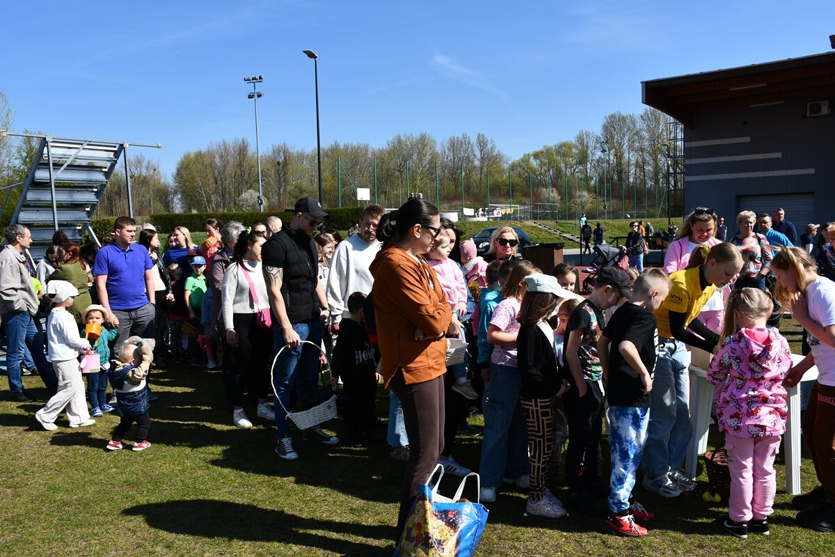 Tłumy dzieci na wielkanocnych poszukiwaniach jajek w Rudzie Śląskiej.