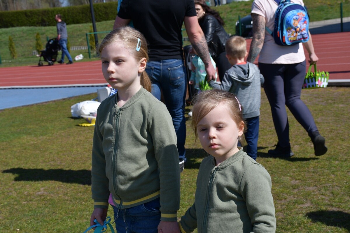 Tłumy dzieci na wielkanocnych poszukiwaniach jajek w Rudzie Śląskiej.