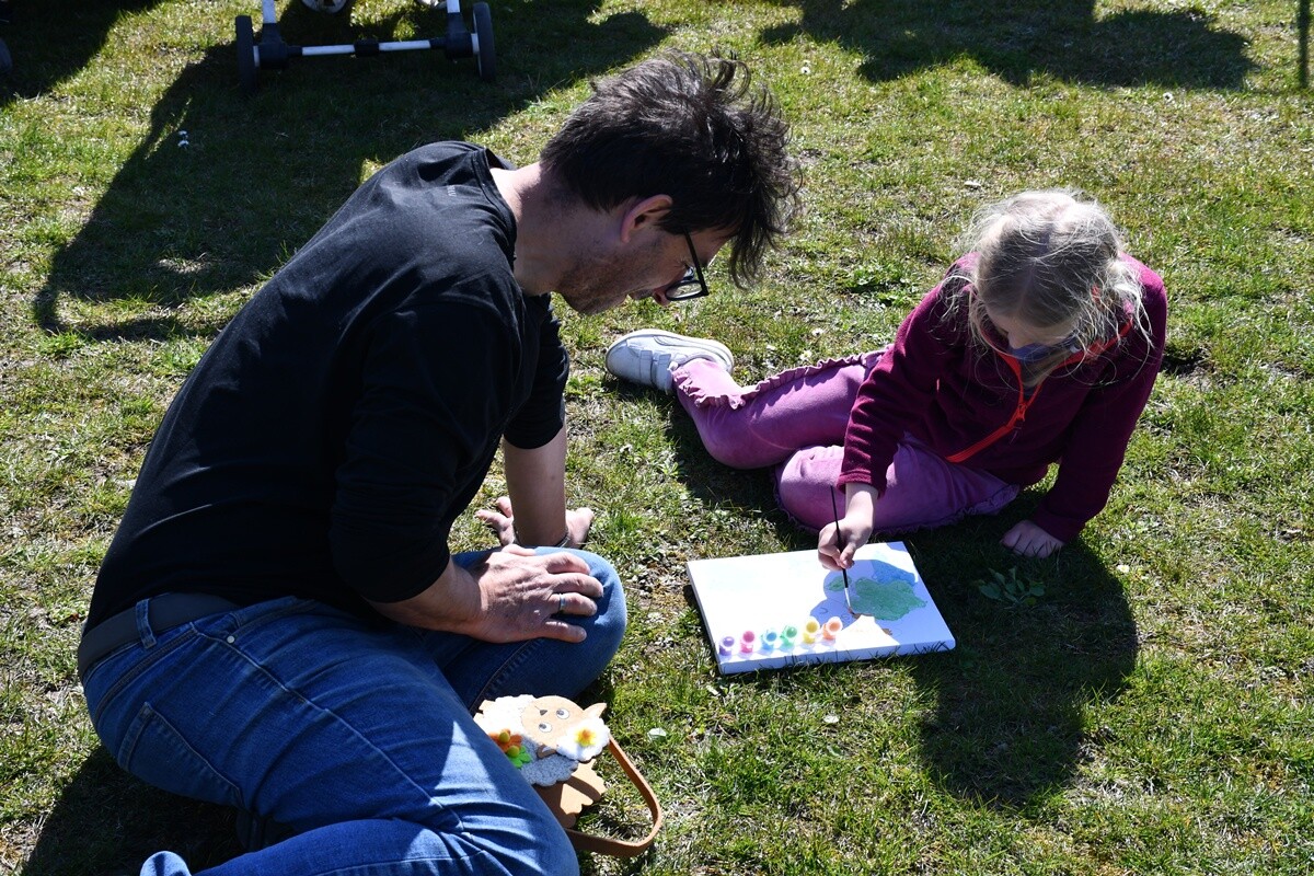Tłumy dzieci na wielkanocnych poszukiwaniach jajek w Rudzie Śląskiej.
