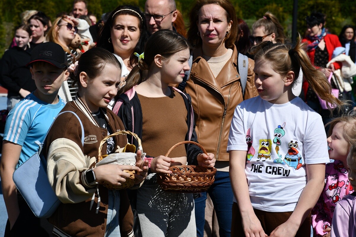 Tłumy dzieci na wielkanocnych poszukiwaniach jajek w Rudzie Śląskiej.