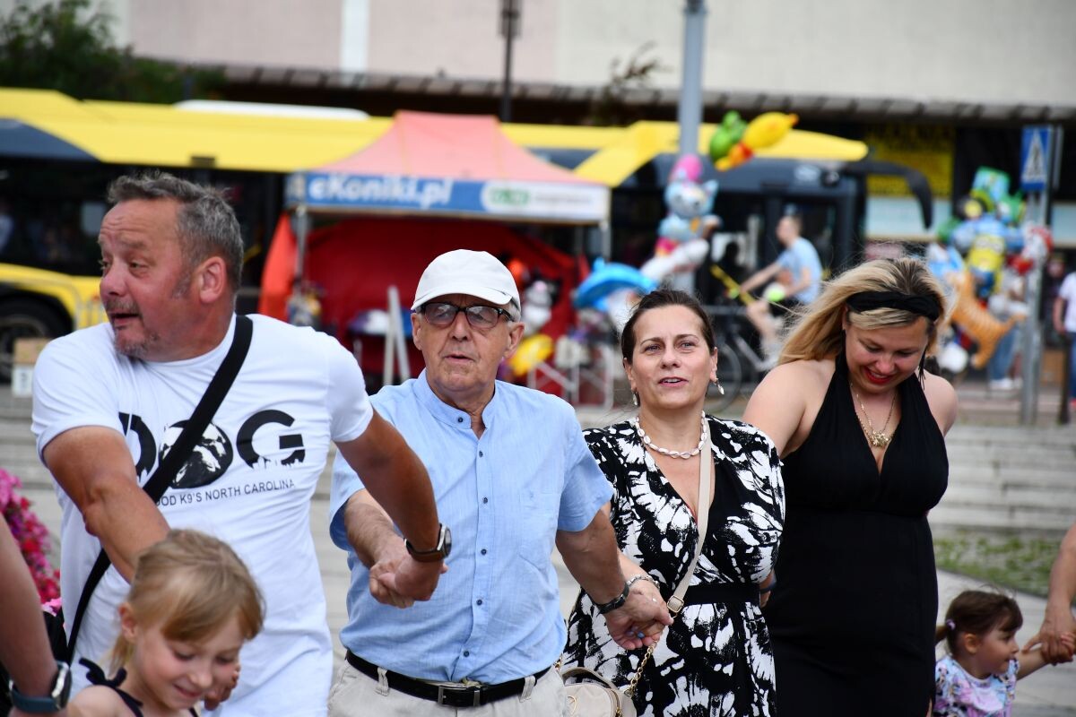 W niedzielne popołudnie, 29 czerwca na rudzkim rynku w dzielnicy Nowy Bytom odbyła się wyjątkowa taneczna zabawa!