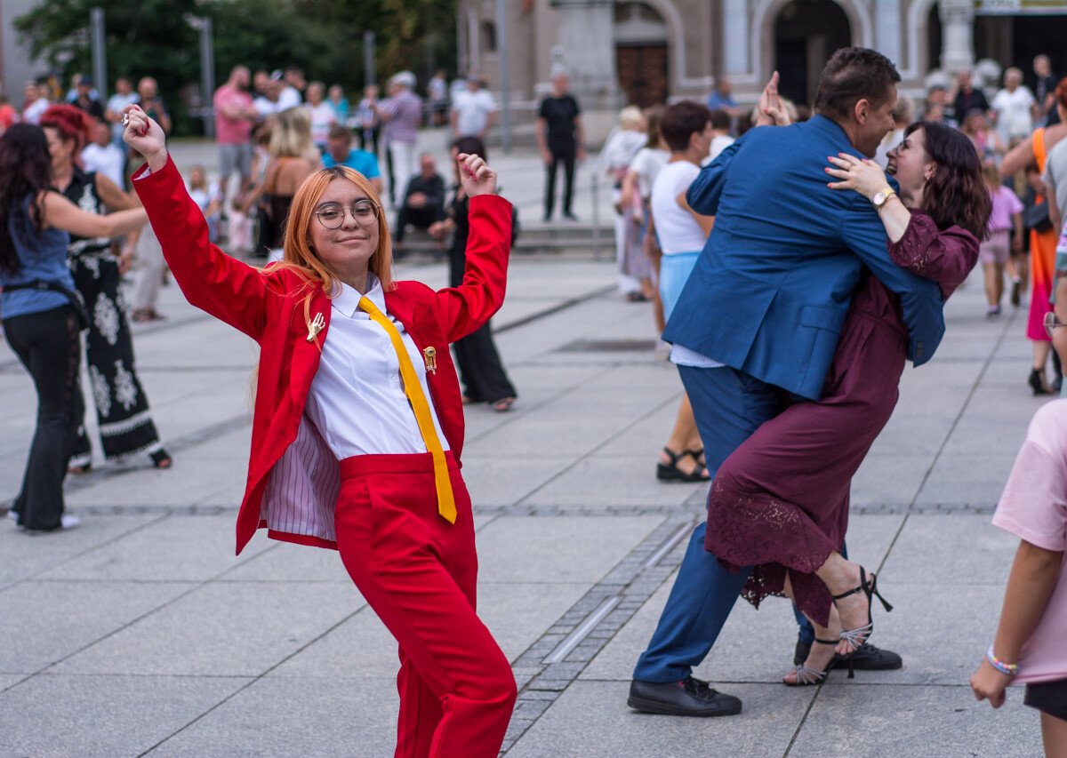 Na rynku w Nowym Bytomiu znów pojawił się roztańczony tłum. Mieszkańcy naszego miasta z ochotą bawili się do wakacyjnych rytmów. Mamy to na zdjęciach!