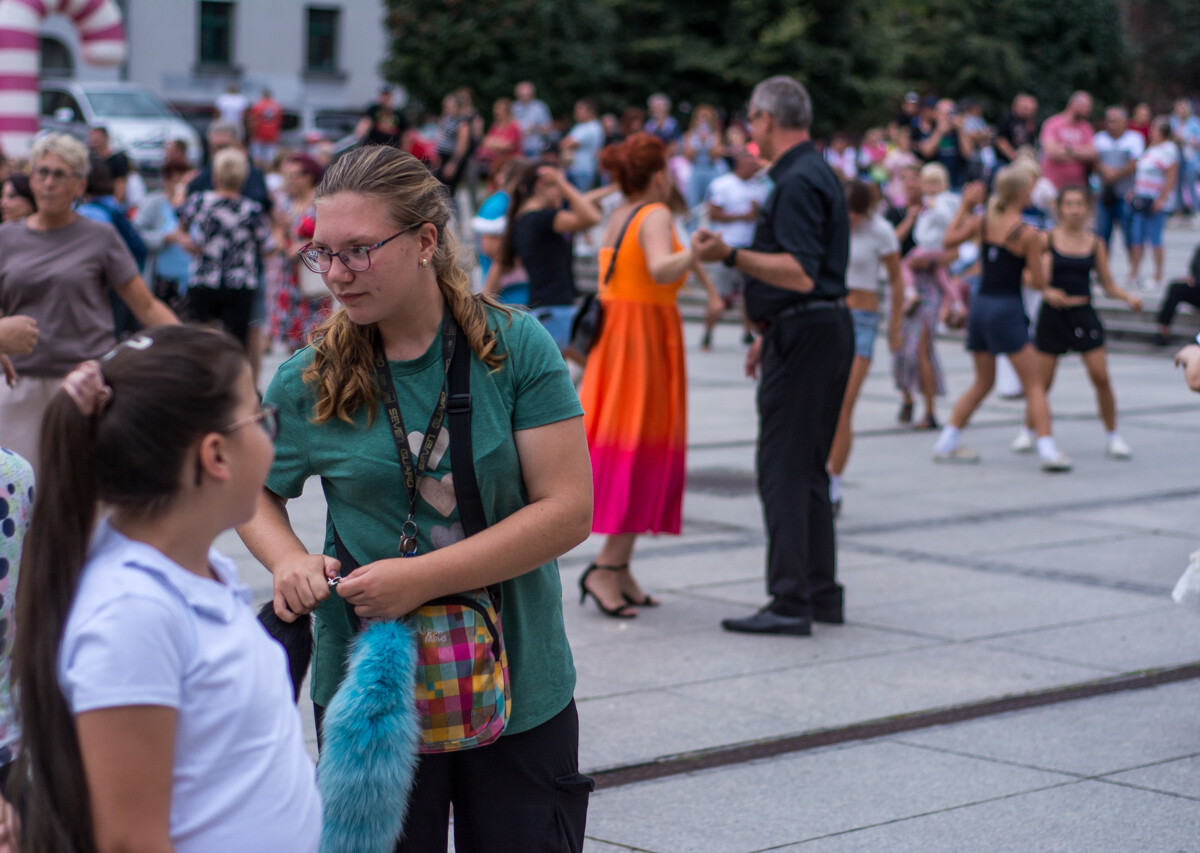 Na rynku w Nowym Bytomiu znów pojawił się roztańczony tłum. Mieszkańcy naszego miasta z ochotą bawili się do wakacyjnych rytmów. Mamy to na zdjęciach!