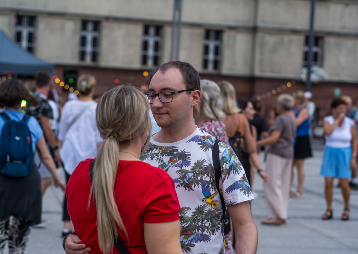 Na rynku w Nowym Bytomiu znów pojawił się roztańczony tłum. Mieszkańcy naszego miasta z ochotą bawili się do wakacyjnych rytmów. Mamy to na zdjęciach!
