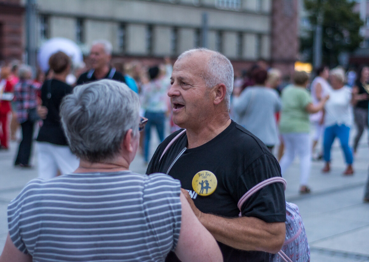 Na rynku w Nowym Bytomiu znów pojawił się roztańczony tłum. Mieszkańcy naszego miasta z ochotą bawili się do wakacyjnych rytmów. Mamy to na zdjęciach!
