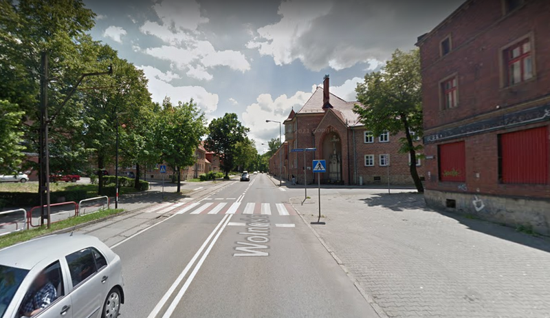 Potrącenie na przejściu dla pieszych. Dwie młode kobiety trafiły do szpitala