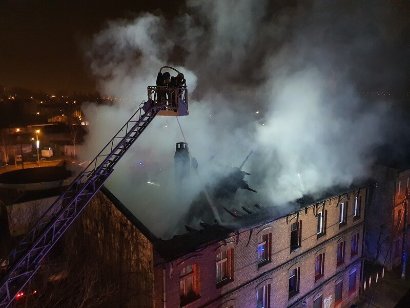 Pożar poddasza przy ul. Krasińskiego. Z budynku ewakuowano ponad 20 osób