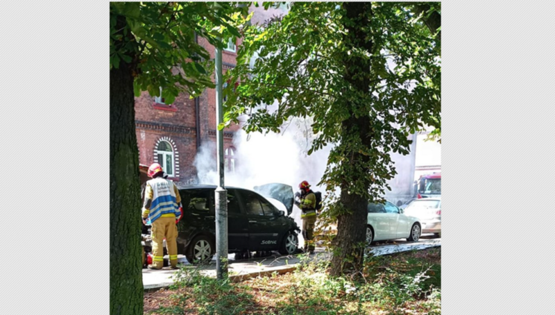 Pożar samochodu w Nowym Bytomiu! Co było przyczyną zapalenia?