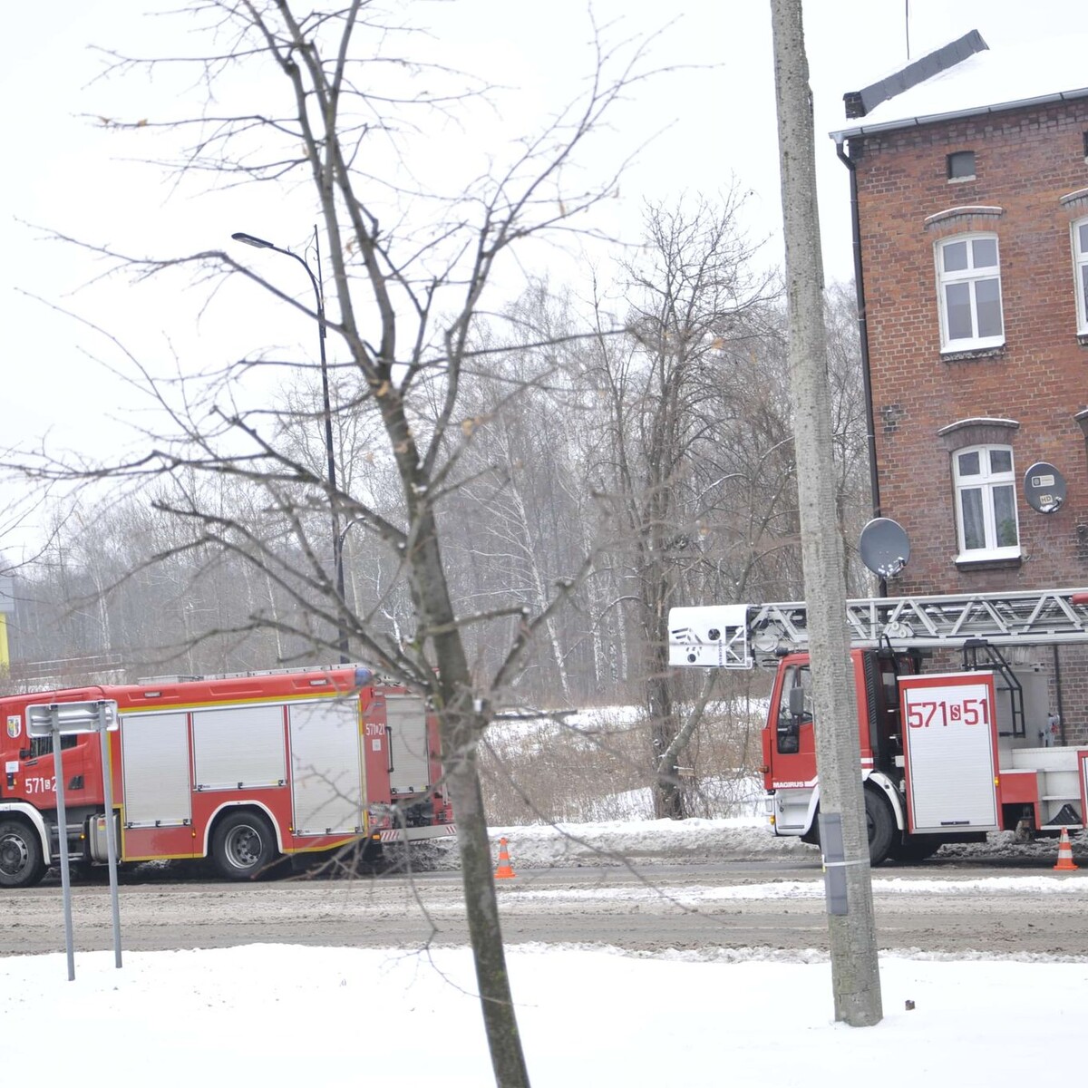 Dzisiaj, 8 lutego, przed południem rudzcy strażacy zostali wezwani na ulicę 1 Maja 360 w Czarnym Lesie, gdzie zapaliła się sadza w jednym z kominów.