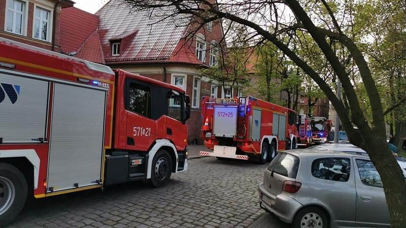 Pożar w I Liceum Ogólnokształcącym nr 1. Na miejscu cztery zastępy strażaków