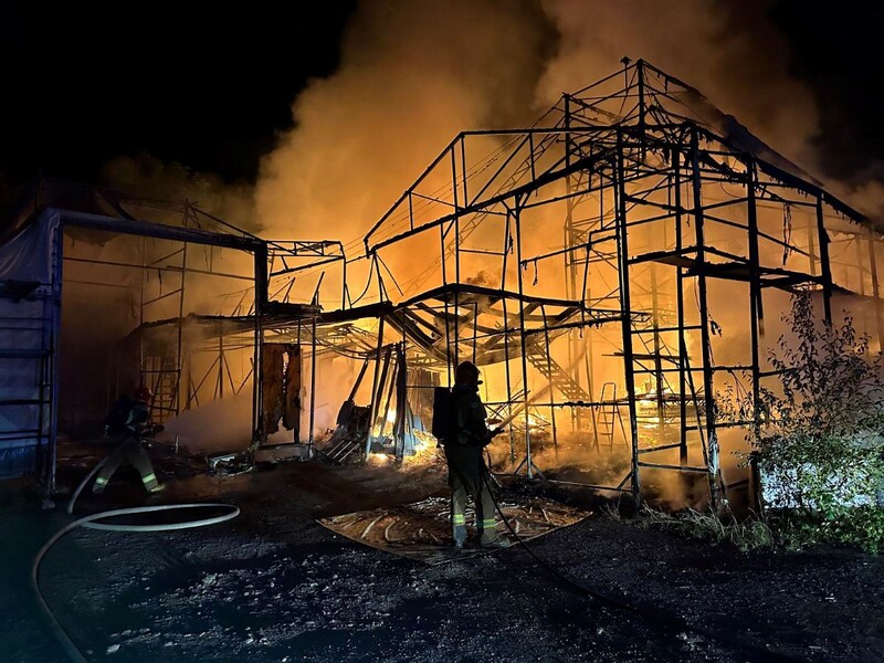 Pożar w Rudzie Śląskiej. W nocy paliła się wiata produkcyjno-magazynowa