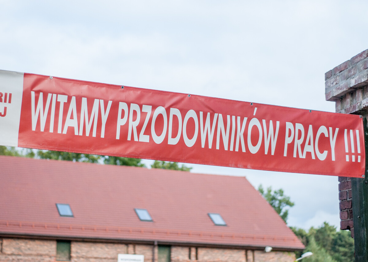 Działo się, oj działo w sobotę w Muzeum PRL-u. Udało nam się dotrzeć w godzinach popołudniowych, aby sfotografować ich ekspozycję oraz świetny zlot zabytkowych samochodów.