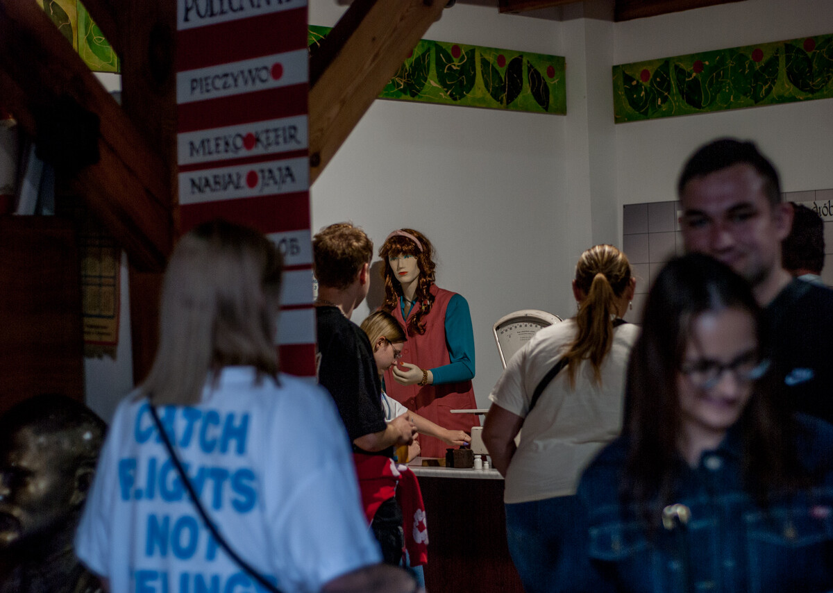 Działo się, oj działo w sobotę w Muzeum PRL-u. Udało nam się dotrzeć w godzinach popołudniowych, aby sfotografować ich ekspozycję oraz świetny zlot zabytkowych samochodów.