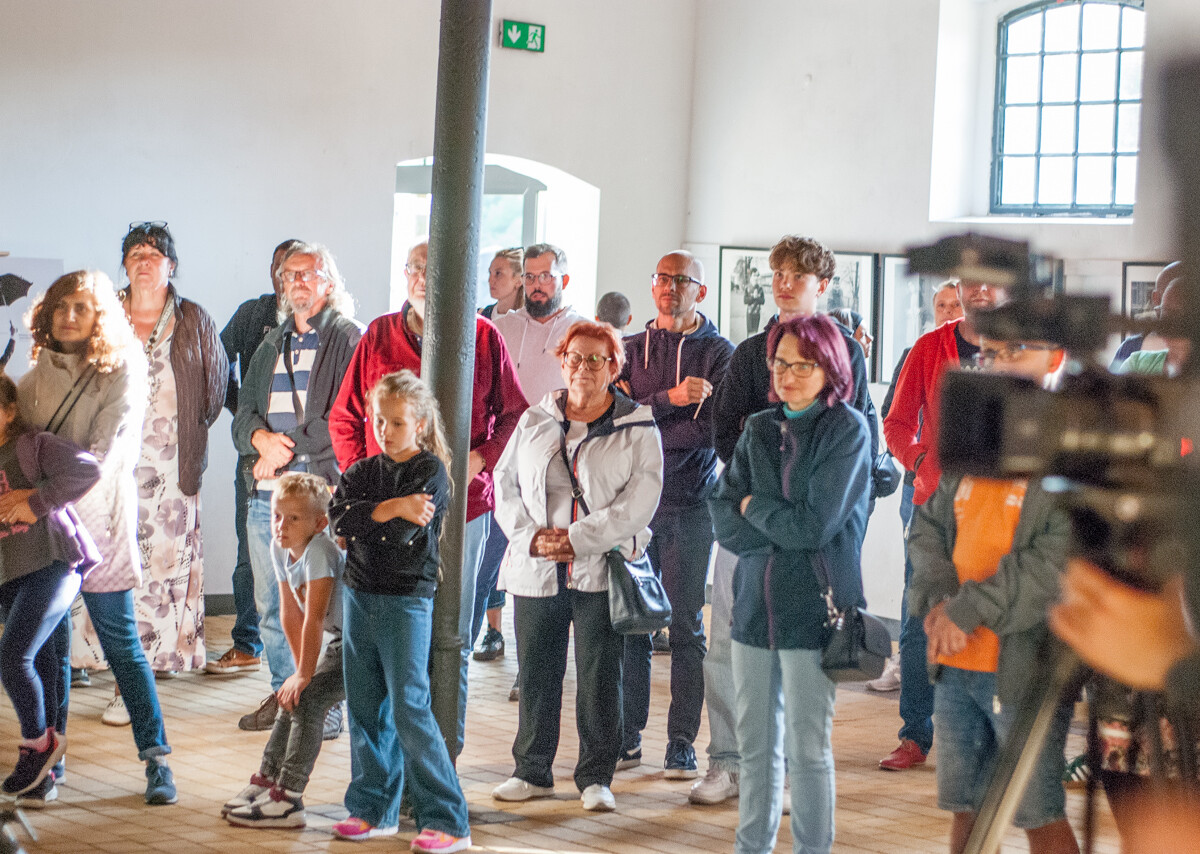 Działo się, oj działo w sobotę w Muzeum PRL-u. Udało nam się dotrzeć w godzinach popołudniowych, aby sfotografować ich ekspozycję oraz świetny zlot zabytkowych samochodów.