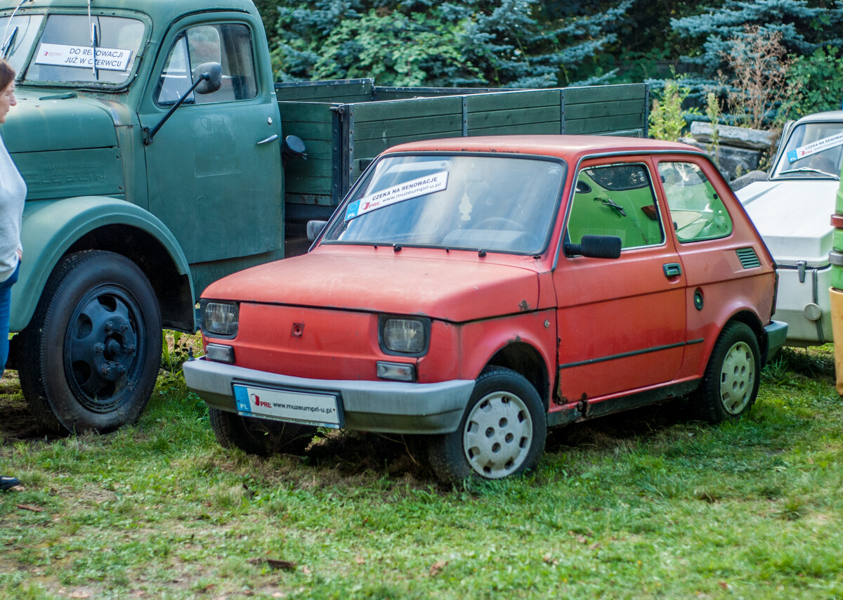 Działo się, oj działo w sobotę w Muzeum PRL-u. Udało nam się dotrzeć w godzinach popołudniowych, aby sfotografować ich ekspozycję oraz świetny zlot zabytkowych samochodów.
